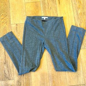 Cabi side zipper stretch pants size 2. Gray no pulling or snags. In EUC.